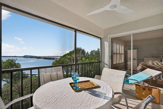 390 NE Edgewater Drive 403, Stuart, FL 34996