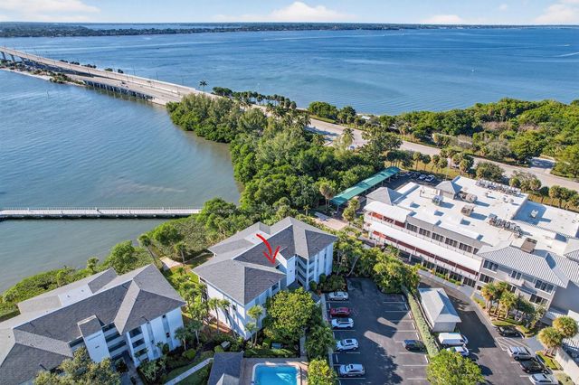 390 NE Edgewater Drive 403, Stuart, FL 34996