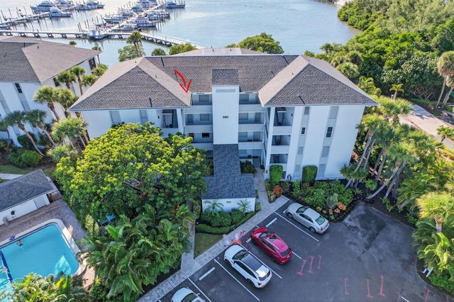 390 NE Edgewater Drive 403, Stuart, FL 34996