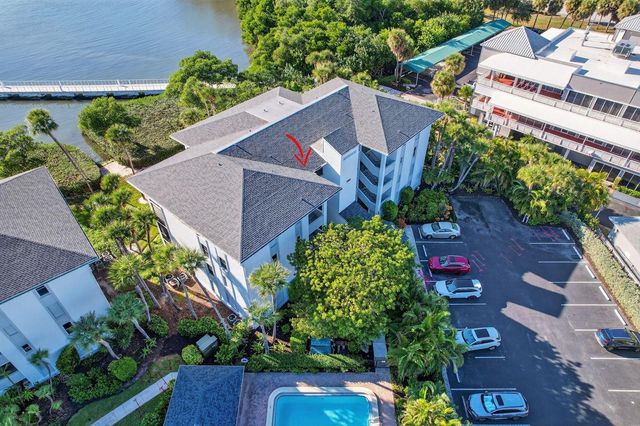 390 NE Edgewater Drive 403, Stuart, FL 34996