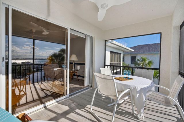 390 NE Edgewater Drive 403, Stuart, FL 34996