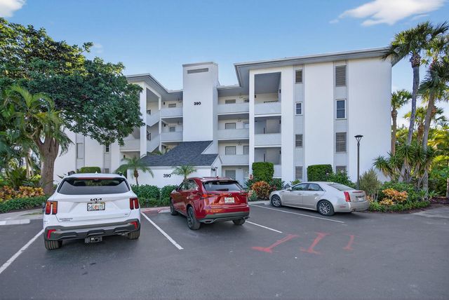 390 NE Edgewater Drive 403, Stuart, FL 34996