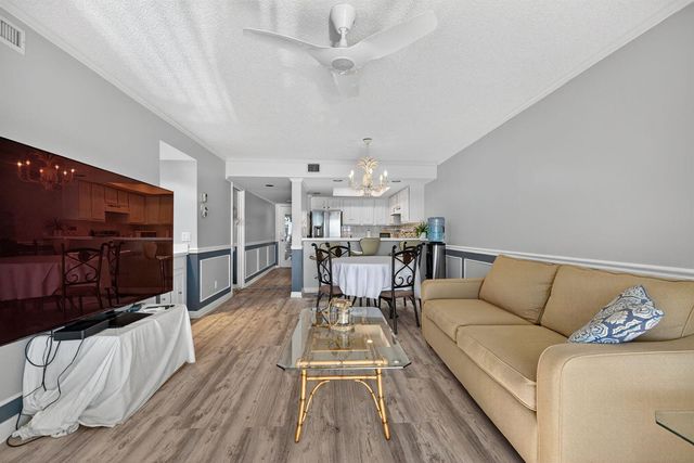 390 NE Edgewater Drive 403, Stuart, FL 34996