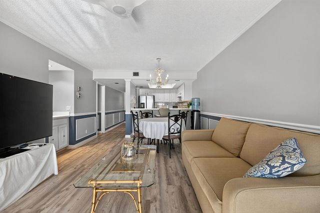 390 NE Edgewater Drive 403, Stuart, FL 34996