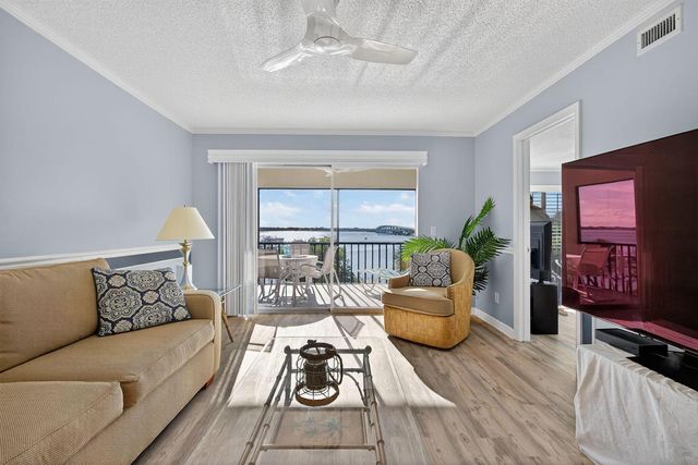 390 NE Edgewater Drive 403, Stuart, FL 34996