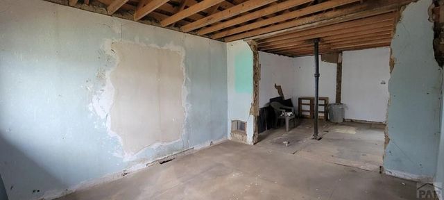 620 W 4th St, Walsenburg, CO 81089