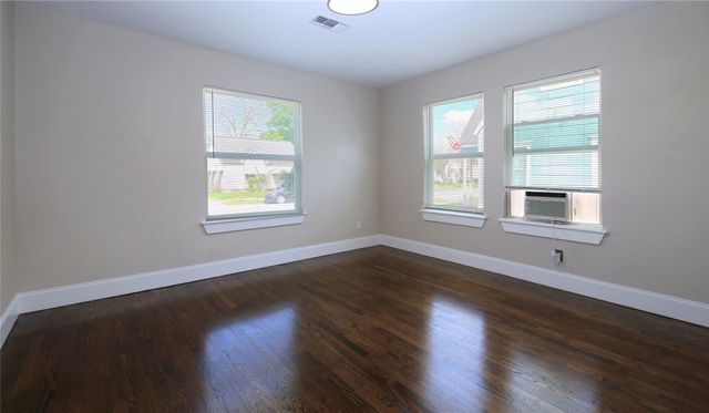 5520 Lawson, Houston, TX 77023