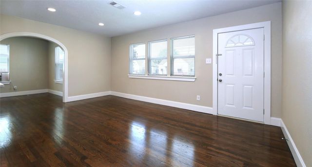 5520 Lawson, Houston, TX 77023