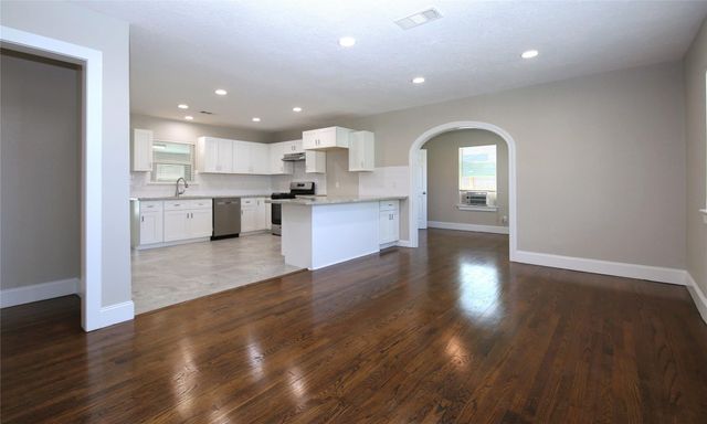 5520 Lawson, Houston, TX 77023