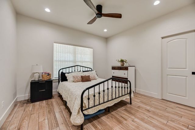 245 Creek Crossing Street, Alvord, TX 76225