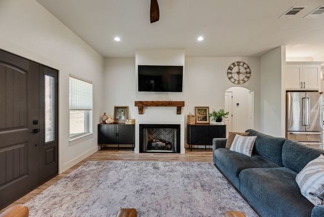 245 Creek Crossing Street, Alvord, TX 76225