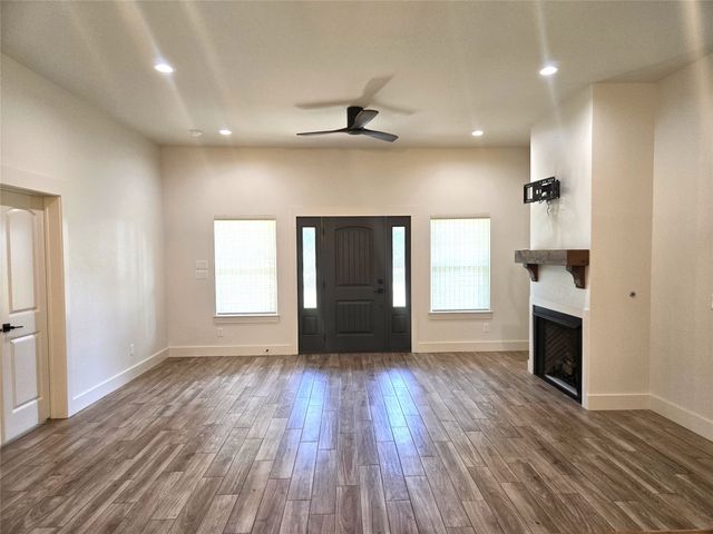 245 Creek Crossing Street, Alvord, TX 76225