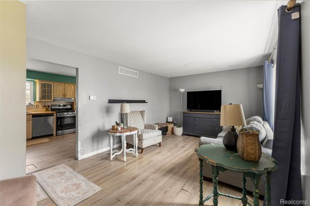 38320 Townhall Street, Harrison Charter Township, MI 48045