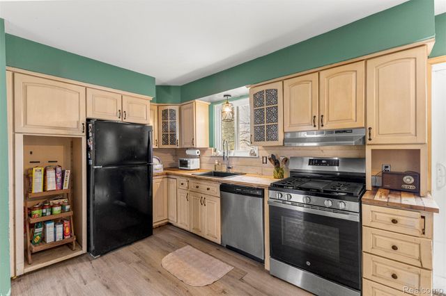 38320 Townhall Street, Harrison Charter Township, MI 48045