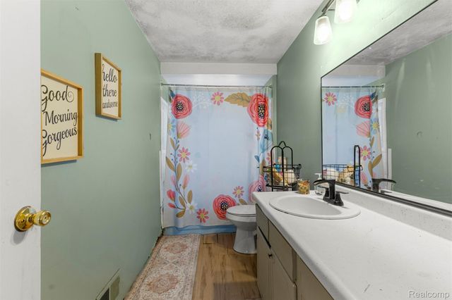 38320 Townhall Street, Harrison Charter Township, MI 48045