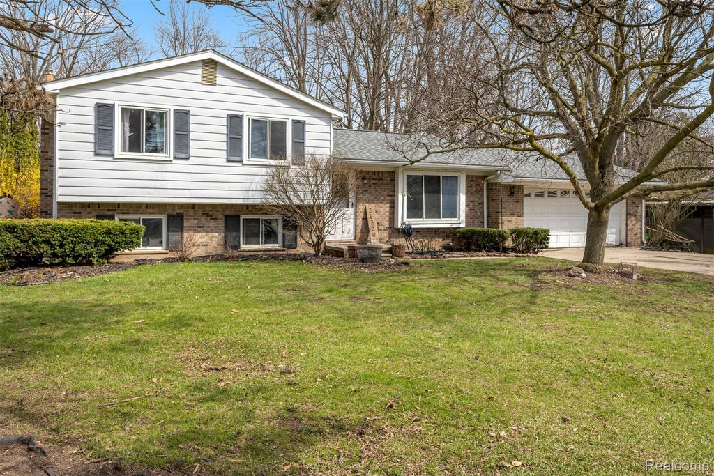 38320 Townhall Street, Harrison Charter Township, MI 48045