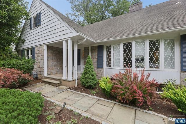 26 Glenwood Road, Tenafly, NJ 07670