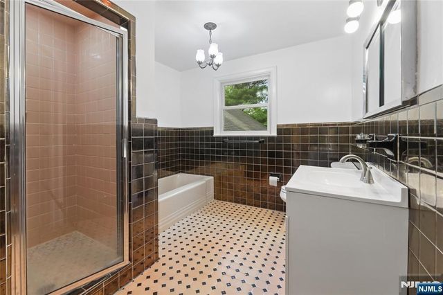 26 Glenwood Road, Tenafly, NJ 07670