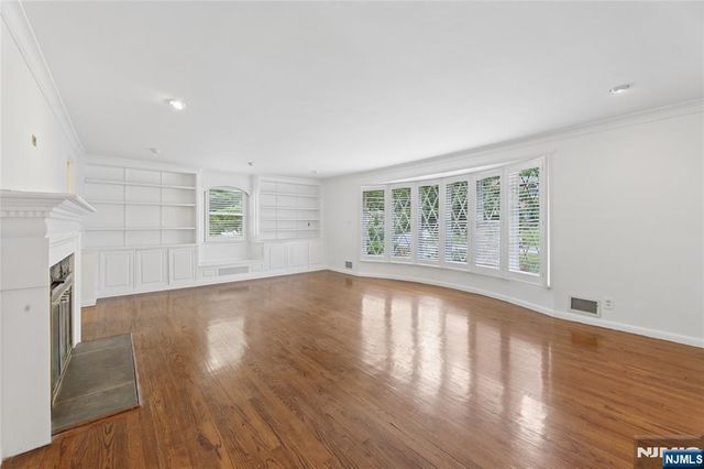 26 Glenwood Road, Tenafly, NJ 07670