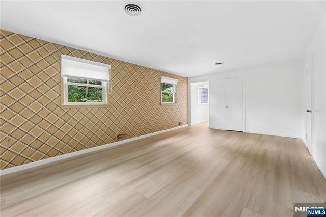 26 Glenwood Road, Tenafly, NJ 07670