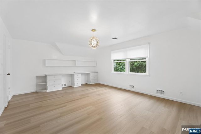 26 Glenwood Road, Tenafly, NJ 07670