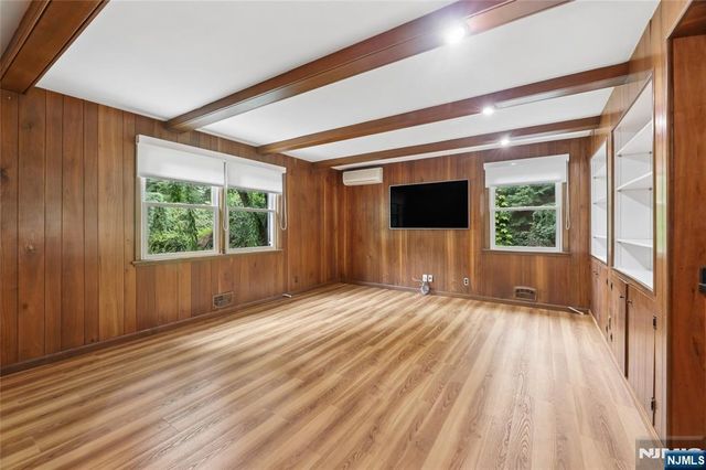 26 Glenwood Road, Tenafly, NJ 07670