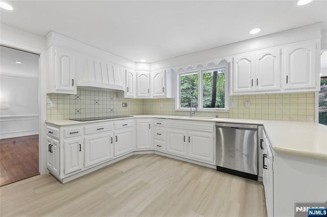26 Glenwood Road, Tenafly, NJ 07670