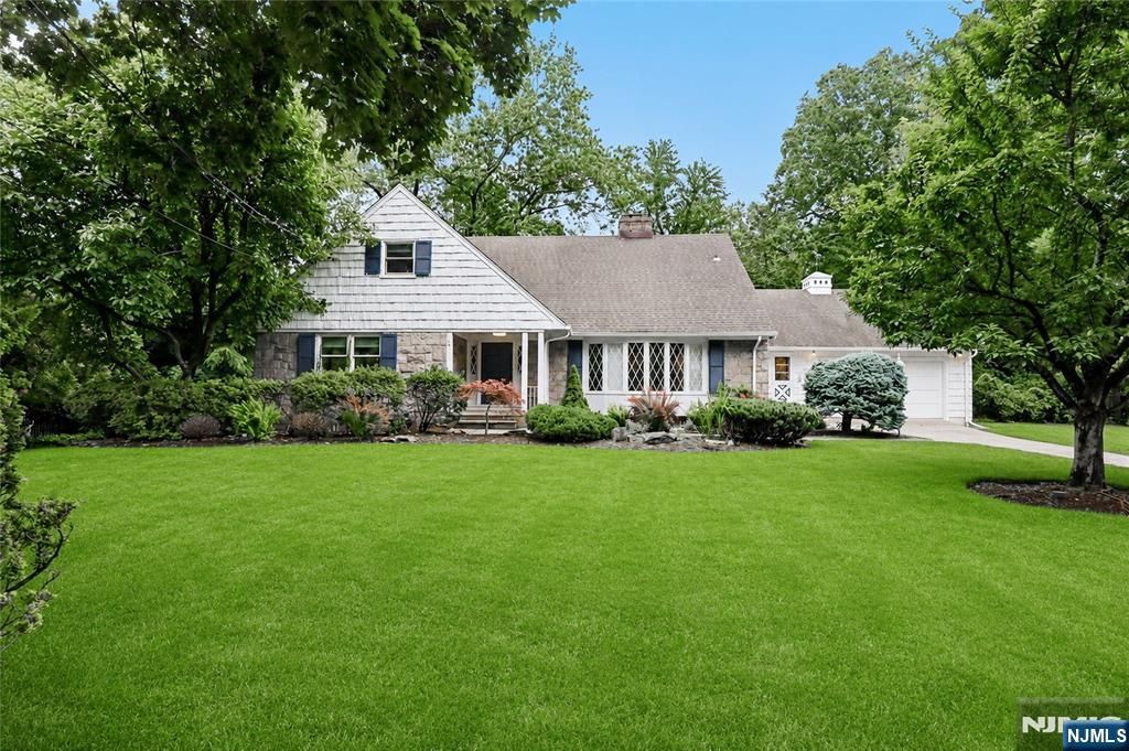 26 Glenwood Road, Tenafly, NJ 07670