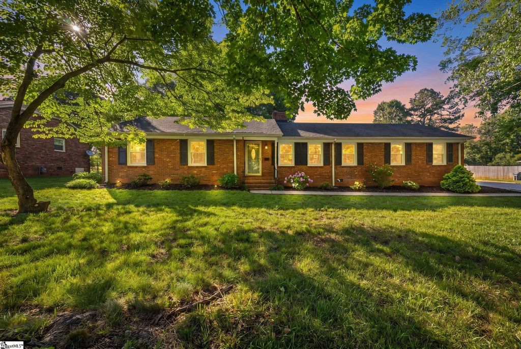 737 Lucerne Drive, Spartanburg, SC 29302