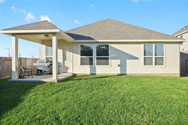 152 Bayou Bend Boulevard, Angleton, TX 77515