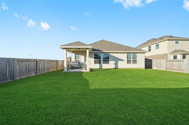 152 Bayou Bend Boulevard, Angleton, TX 77515