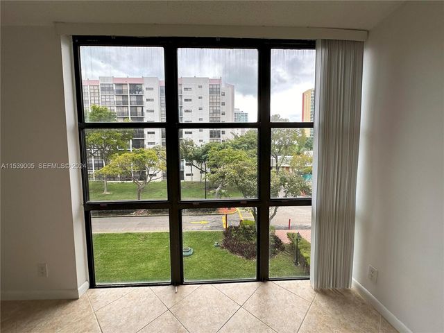 17021 N Bay Road 3204, Sunny Isles Beach, FL 33160