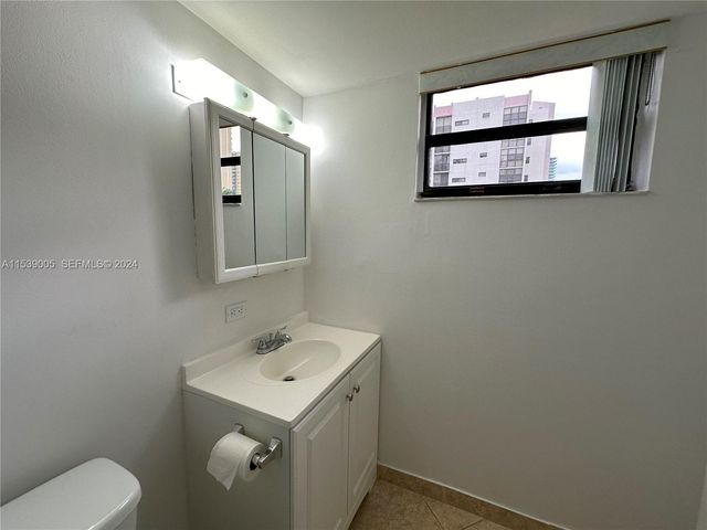 17021 N Bay Road 3204, Sunny Isles Beach, FL 33160
