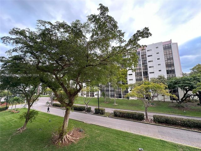 17021 N Bay Road 3204, Sunny Isles Beach, FL 33160