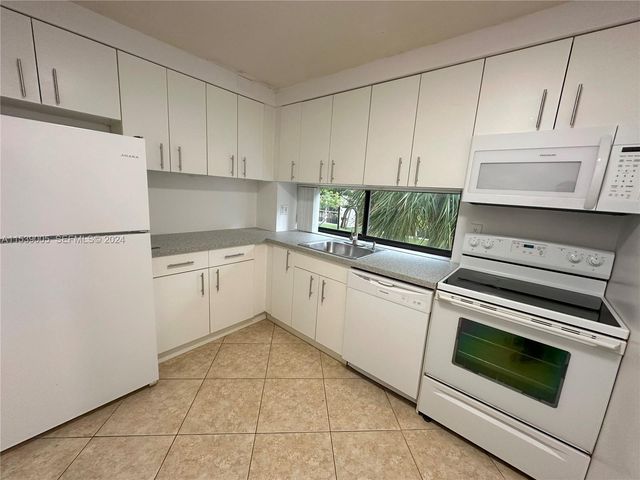 17021 N Bay Road 3204, Sunny Isles Beach, FL 33160