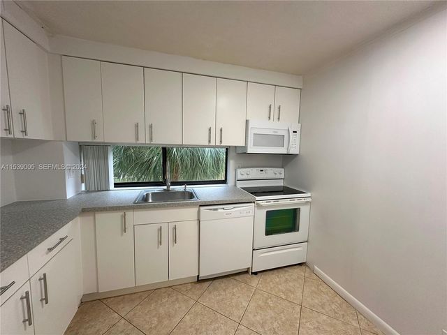 17021 N Bay Road 3204, Sunny Isles Beach, FL 33160