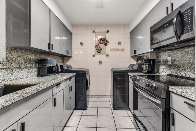 22 NW 108th Ct, Miami, FL 33172