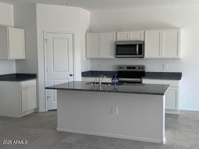 1402 W BEALEY Avenue, Coolidge, AZ 85128