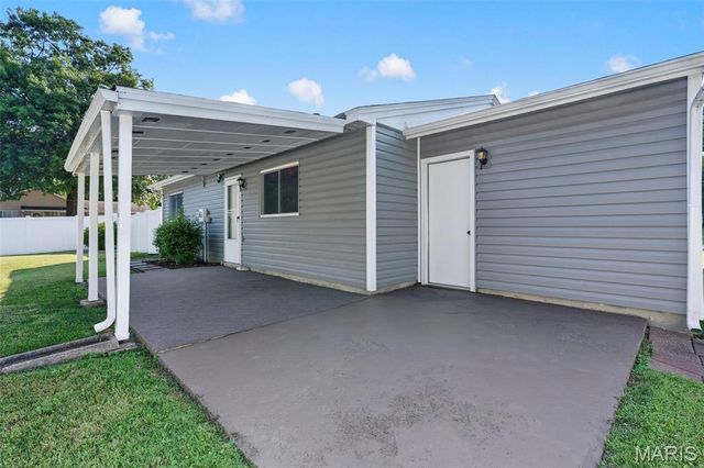 2 Lone Elk Lane, St Peters, MO 63376