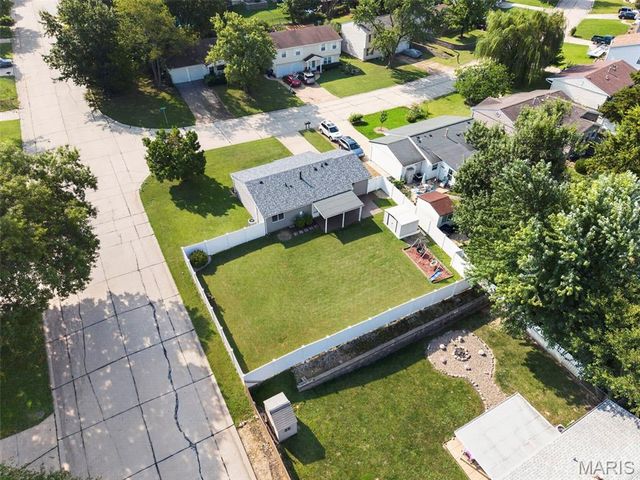 2 Lone Elk Lane, St Peters, MO 63376