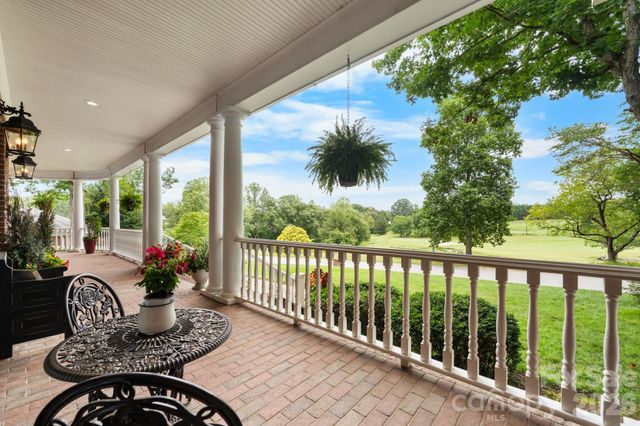 3740 Pinecrest Drive NE, Hickory, NC 28601