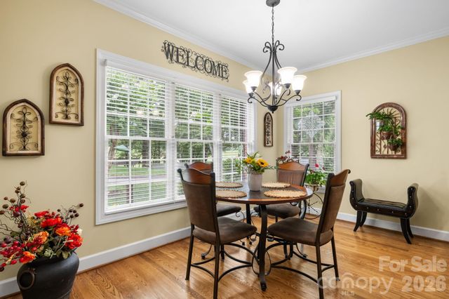 3740 Pinecrest Drive NE, Hickory, NC 28601