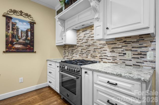 3740 Pinecrest Drive NE, Hickory, NC 28601