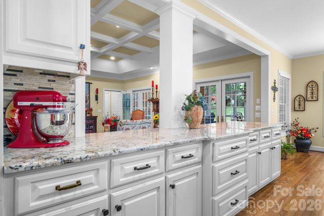 3740 Pinecrest Drive NE, Hickory, NC 28601