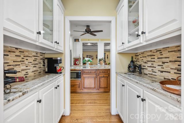 3740 Pinecrest Drive NE, Hickory, NC 28601