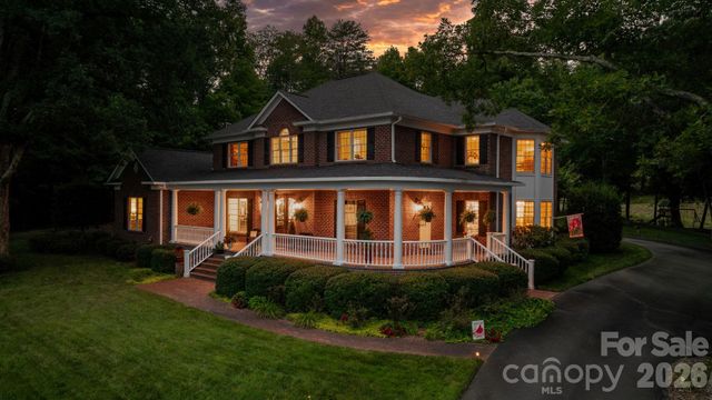 3740 Pinecrest Drive NE, Hickory, NC 28601
