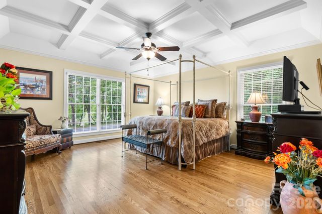 3740 Pinecrest Drive NE, Hickory, NC 28601