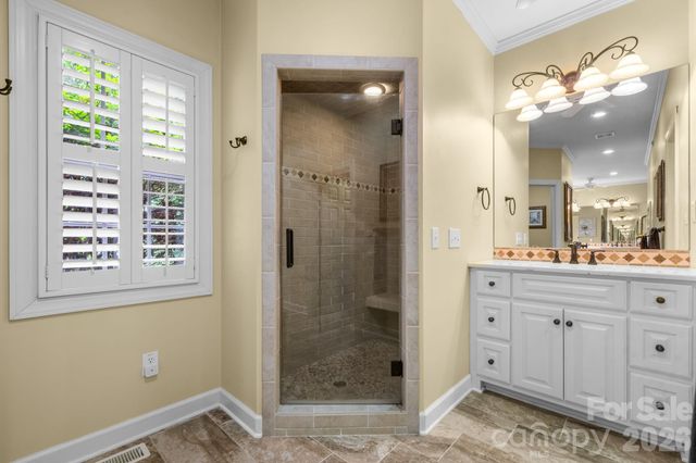 3740 Pinecrest Drive NE, Hickory, NC 28601