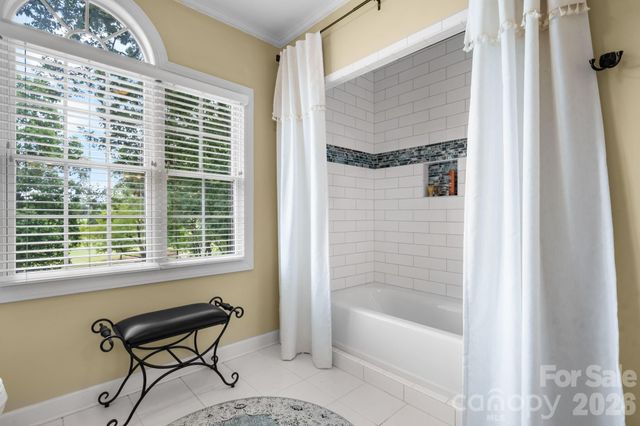 3740 Pinecrest Drive NE, Hickory, NC 28601
