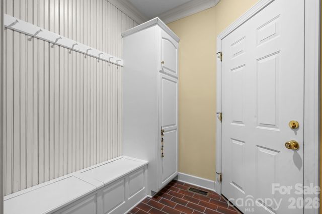 3740 Pinecrest Drive NE, Hickory, NC 28601